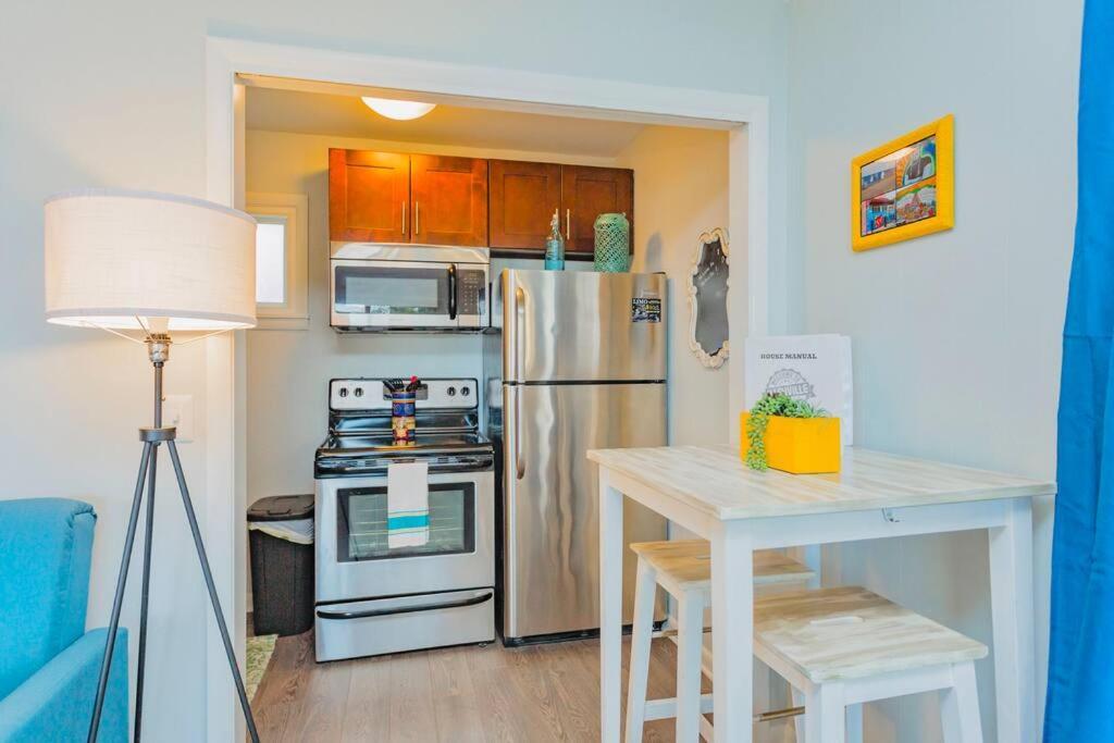 Hillview Studio - Seasonal Pool Holiday home *